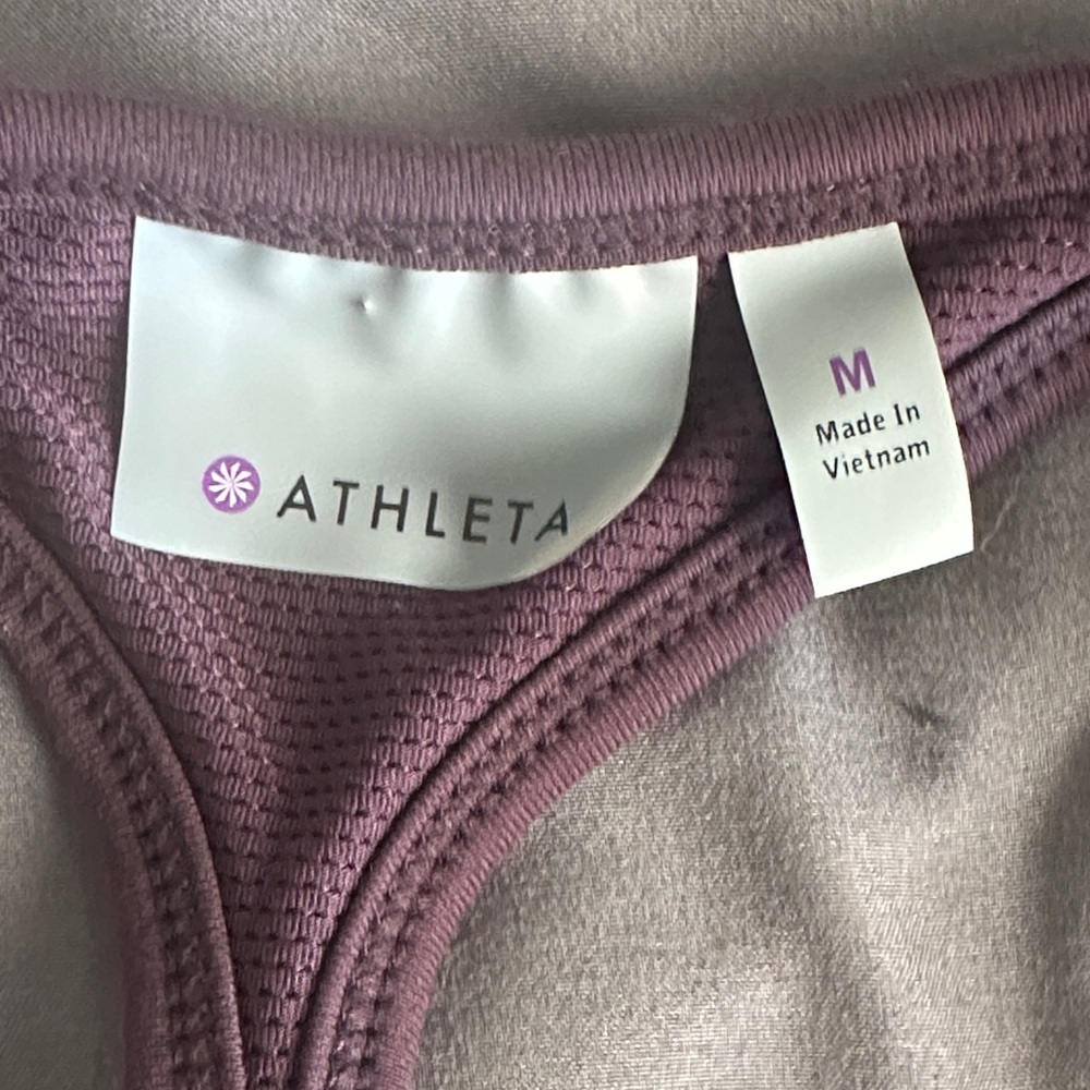 Athleta Reach and Restore Tank EUC - Picture 4 of 6